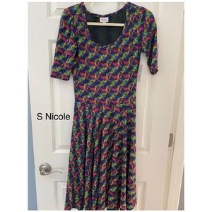 Small LuLaRoe Nicole Swing Dress